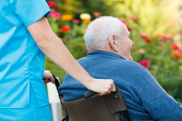 Opieka nad seniorami w Niemczech – dlaczego warto pracować jako opiekunka osób starszych w Niemczech?